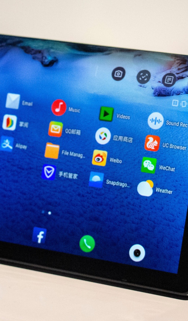 Гибкий смартфон Royole FlexPai, CES 2019