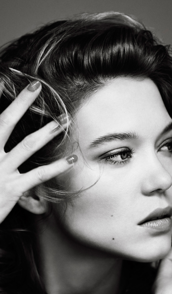 Французская актриса Леа Сейду  черно белое фото