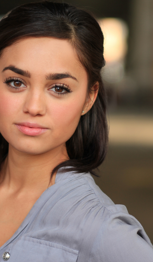 Индийская актриса Шази Раджа с карими глазами 