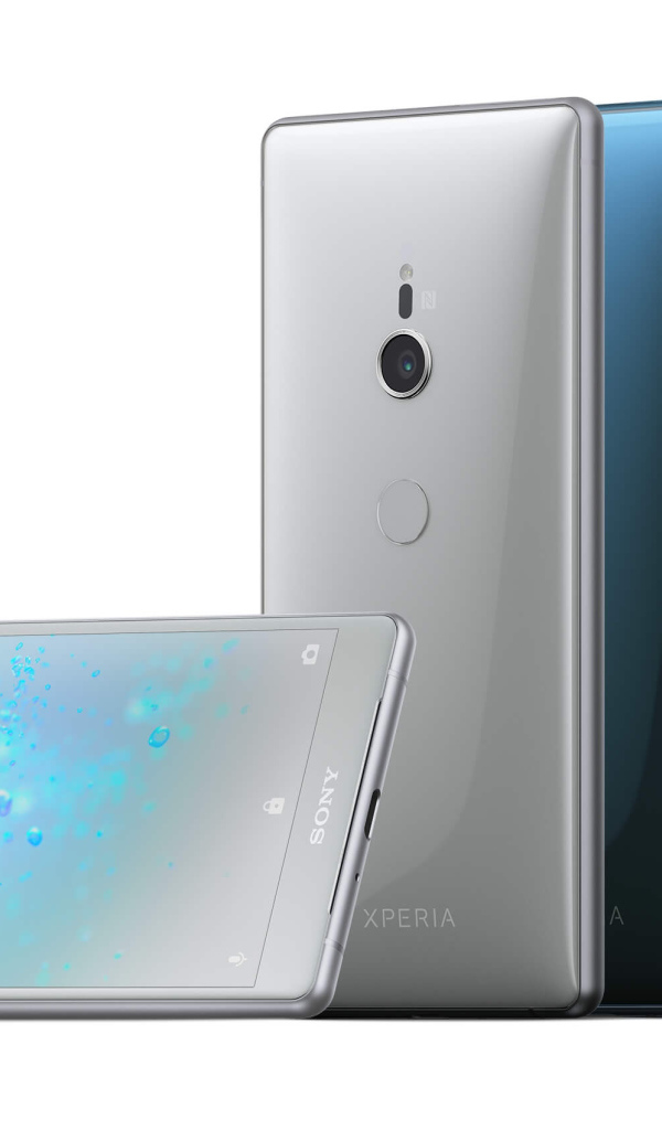 Разноцветные тонкие смартфоны Sony Xperia XZ2 на белом фоне