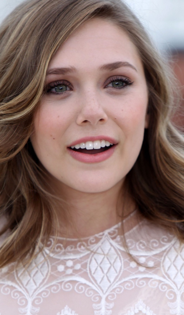 Популярная молодая актриса Элизабет Олсен