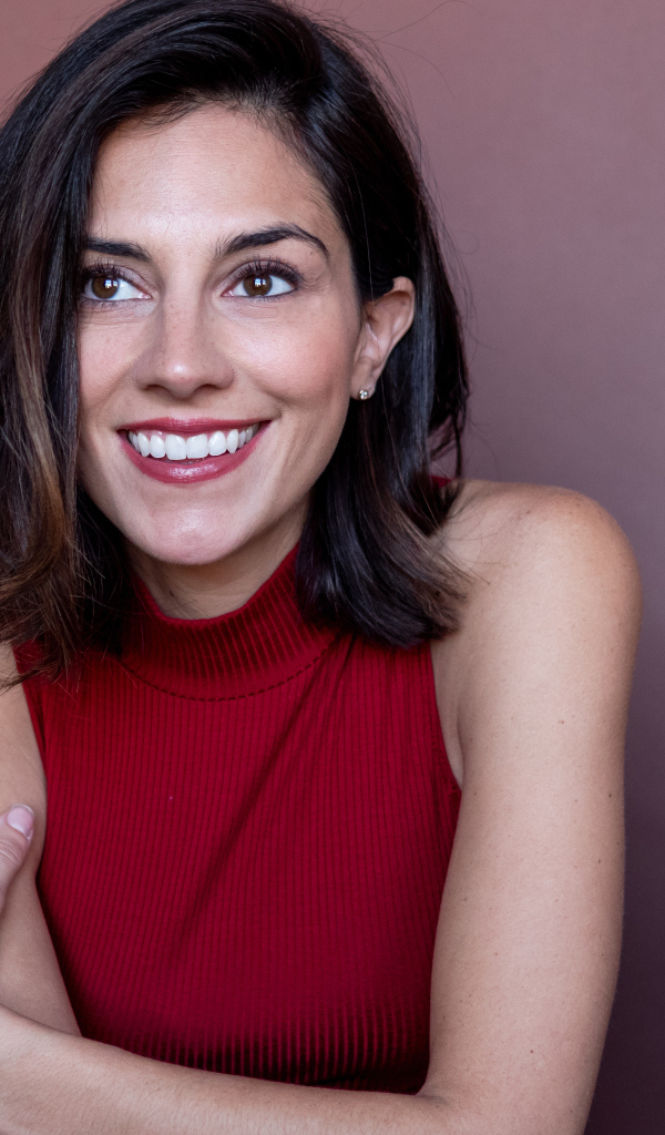 Улыбающаяся актриса Мелани Миничино