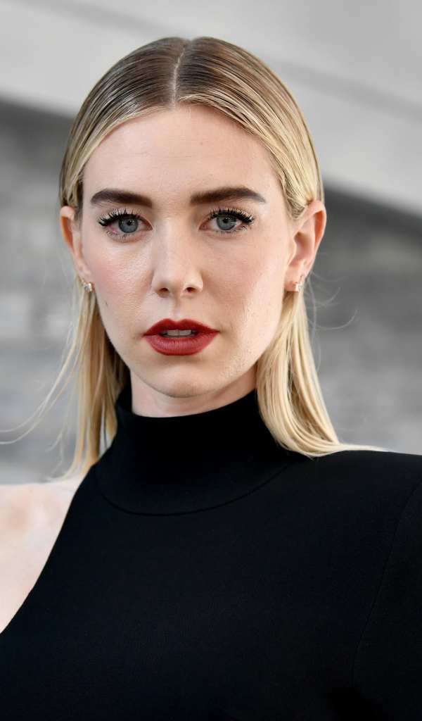 Стильная девушка, английская актриса Ванесса Кирби