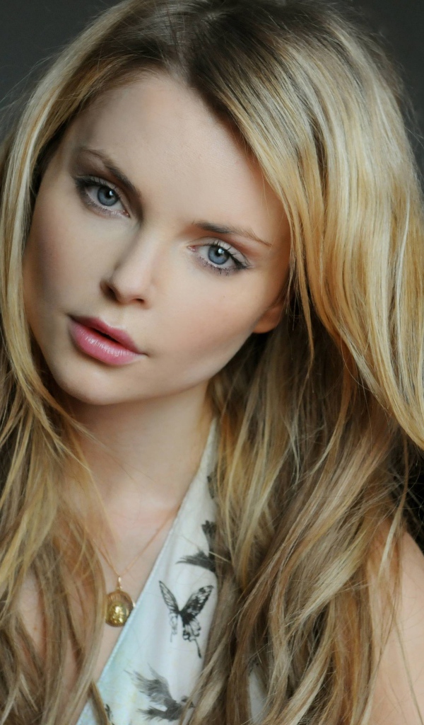 Нежная голубоглазая девушка, польская актриса Изабелла Мико