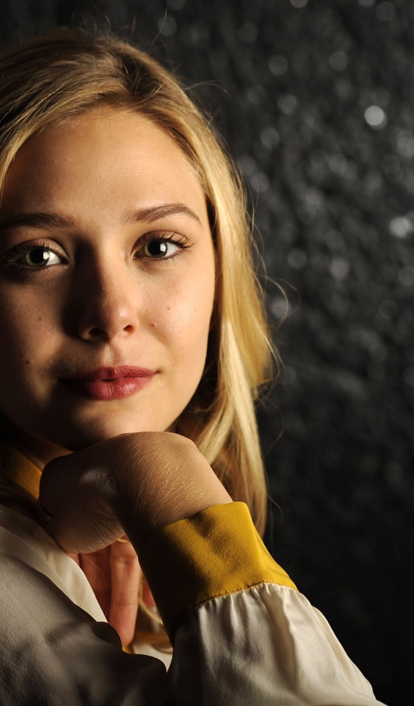 Нежная девушка, актриса Элизабет Олсен