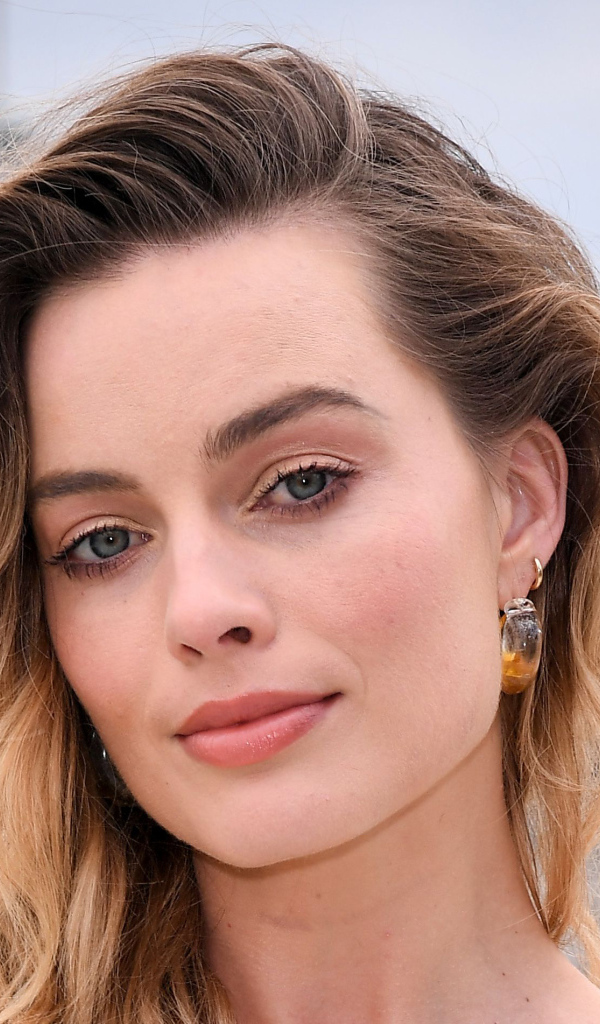 Лицо актрисы Марго Робби крупным планом