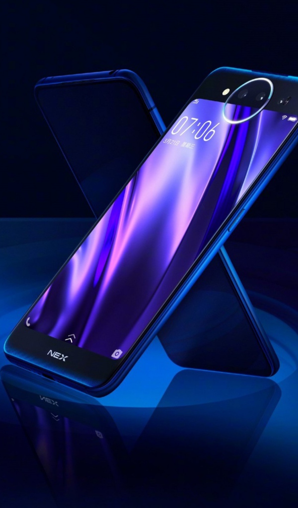 Флагманский смартфон Vivo NEX Dual Display Edition на синем фоне
