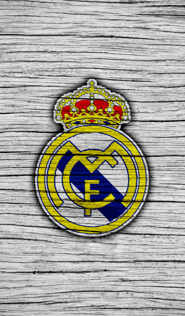 Логотип футбольного клуба Реал Мадрид на сером фоне