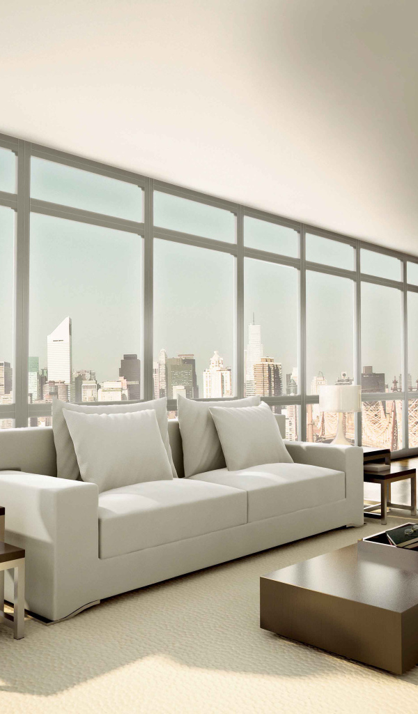 Белый диван у большого окна в гостиной комнате