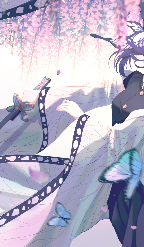 Красивая девушка азиатка с мечом и голубыми бабочками