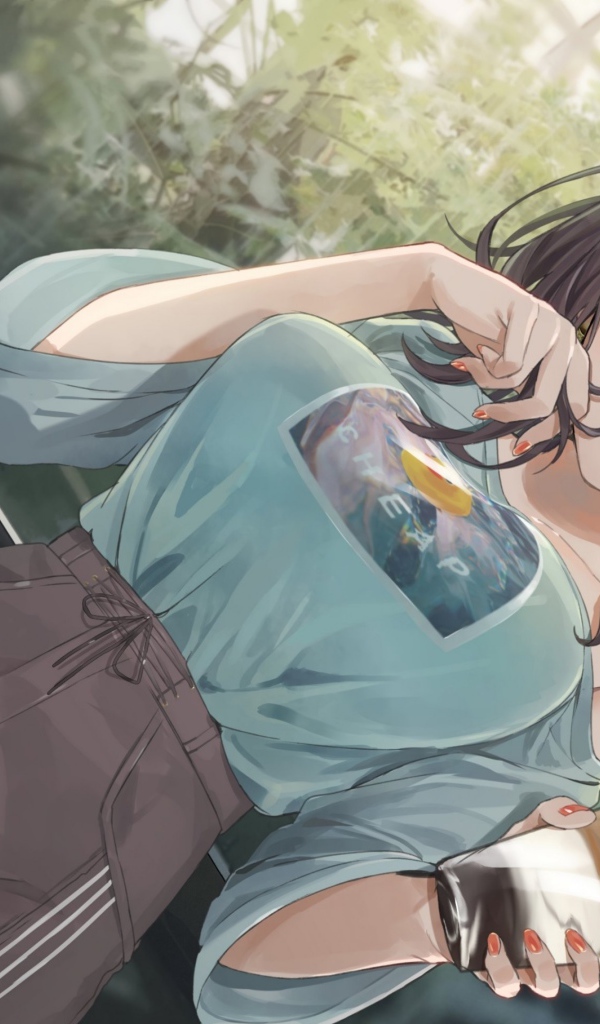 Красивая девушка аниме с коктейлем в руке 