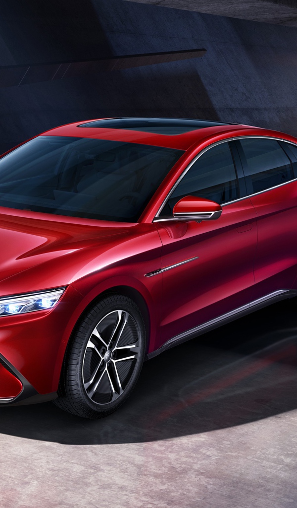 Красный автомобиль BYD Han EV 2020 года 