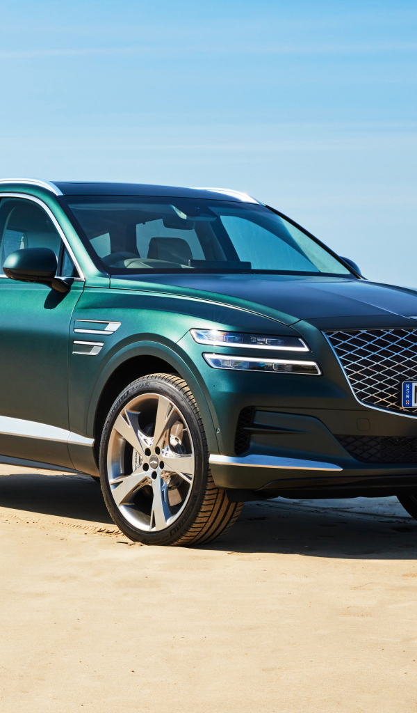 Большой кроссовер Genesis GV80 3.5T AWD 2020 года на песке