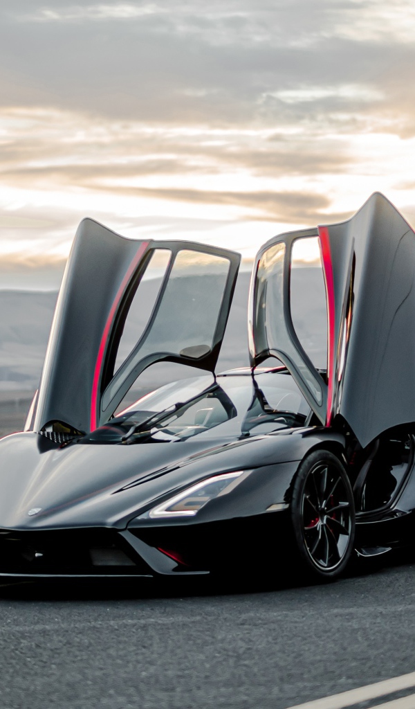 Спортивный автомобиль SSC Tuatara, 2020 года с открытыми дверями