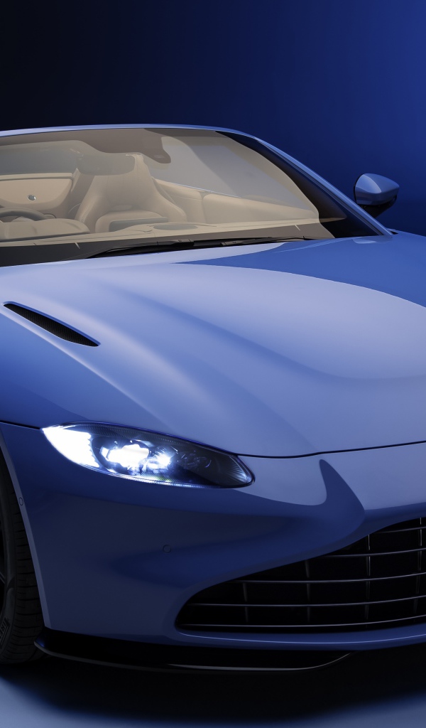 Кабриолет Aston Martin Vantage Roadster 2020 года на синем фоне