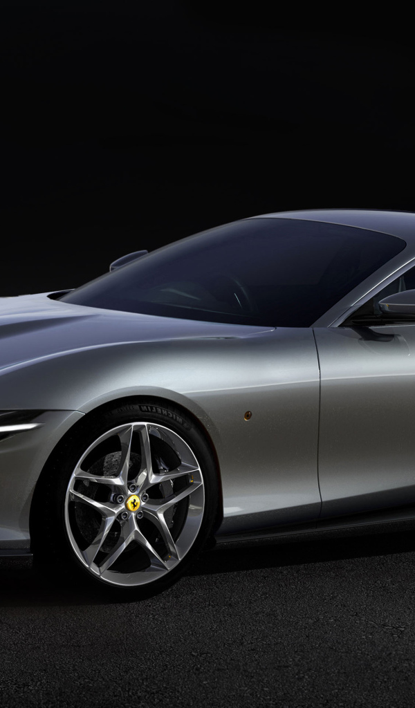 Серый автомобиль Aston Martin DBS Superleggera 2019 года на черном фоне