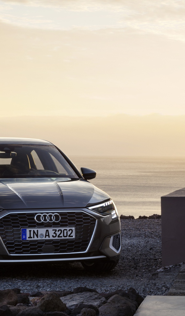 Автомобиль  Audi A3 Sedan 35 TFSI 2020 года у моря