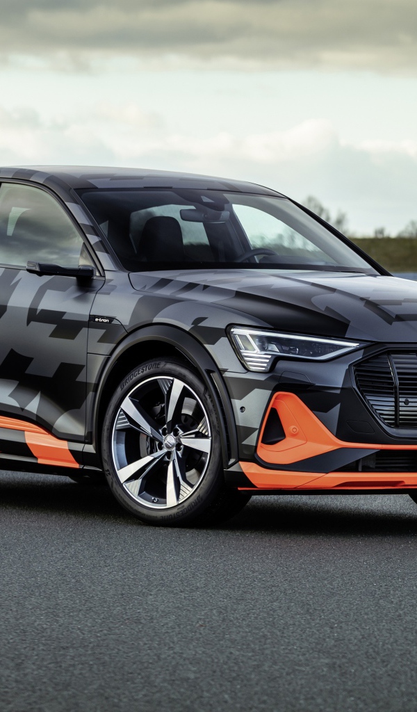 Спортивный автомобиль Audi E-Tron S Sportback Prototype 2020 года