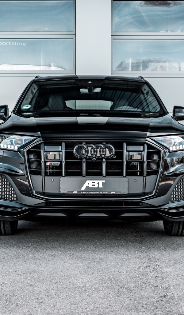 Черный автомобиль ABT Audi SQ7 TDI Widebody 2020 года вид спереди