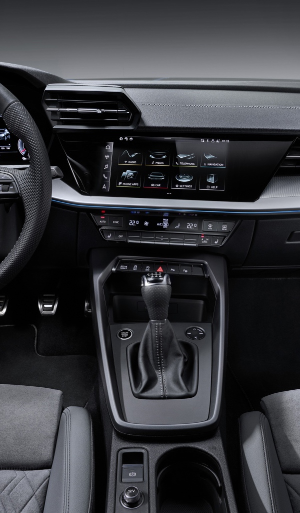 Черный кожаный салон автомобиля Audi A3 Sportback 35 TFSI 2020 года 