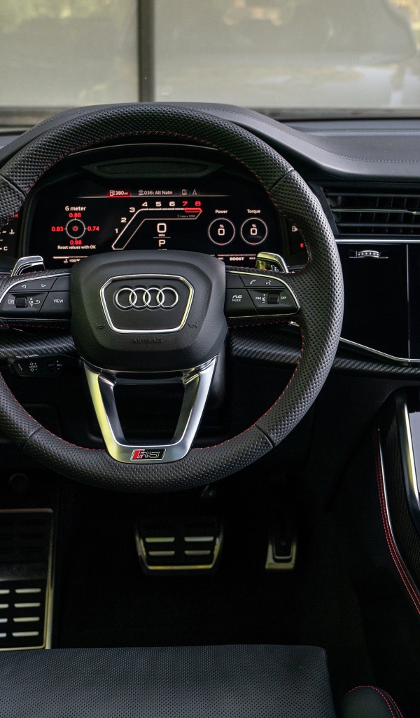 Черный кожаный салон автомобиля  Audi RS Q8, 2021 года