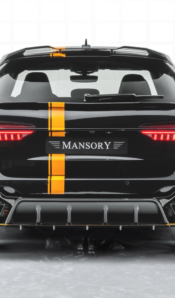 Автомобиль Mansory Audi RS 6 Avant 2020 года вид сзади на белом фоне