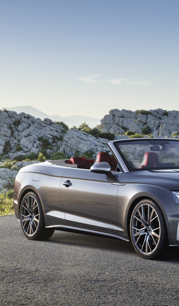 Кабриолет Audi S5,  2020 года в горах 