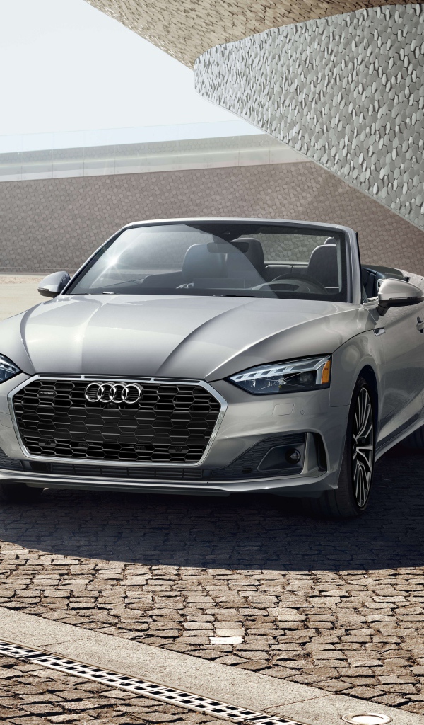 Серый автомобиль Audi A5 Cabriolet 45 TFSI, 2020 года 