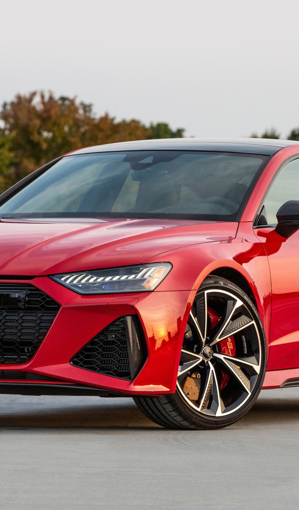 Красный автомобиль  Audi RS 7 Sportback, 2021 года 