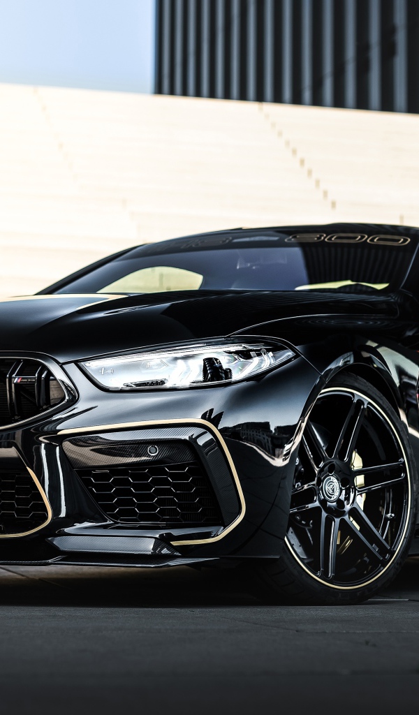 Черный автомобиль BMW Manhart MH8 800 2020 года у лестницы 