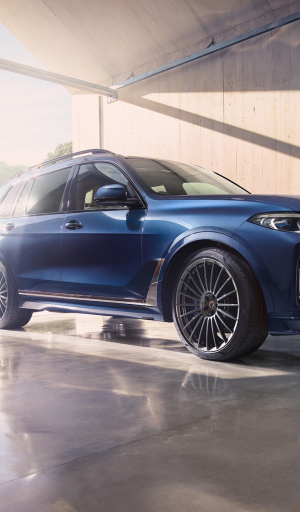 Внедорожник BMW Alpina XB7, 2021 года в гараже 