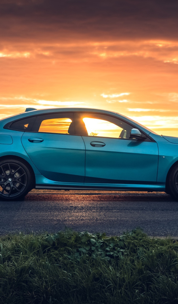Автомобиль BMW 218i Gran Coupe M Sport 2020 года цвета аквамарин 