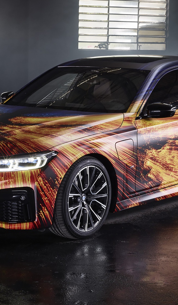 Автомобиль BMW 745e XDrive M Sport, 2020 года в гараже