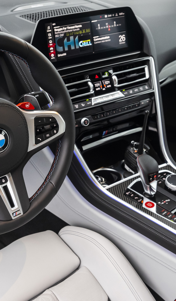 Салон автомобиля BMW M8, 2020 года