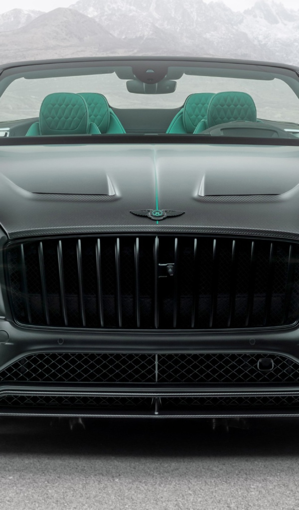 Автомобиль Mansory Bentley Continental GT V8 Convertible 2020 года с включенными фарами