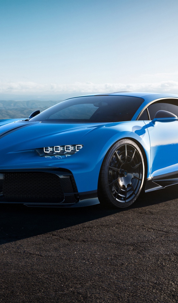 Синий автомобиль Bugatti Chiron Pur Sport 2020 года 