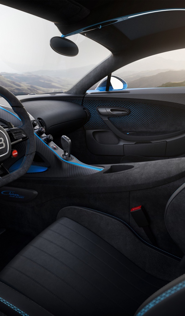 Салон черного автомобиля Bugatti Chiron Pur Sport 2020 года