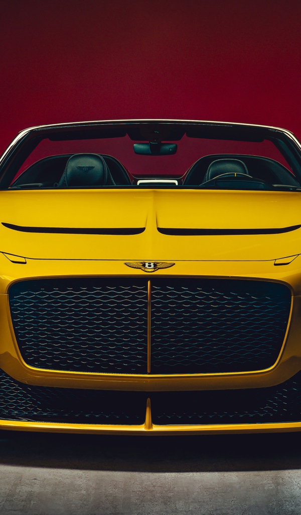 Желтый автомобиль Bentley Mulliner Bacalar 2020 года вид спереди