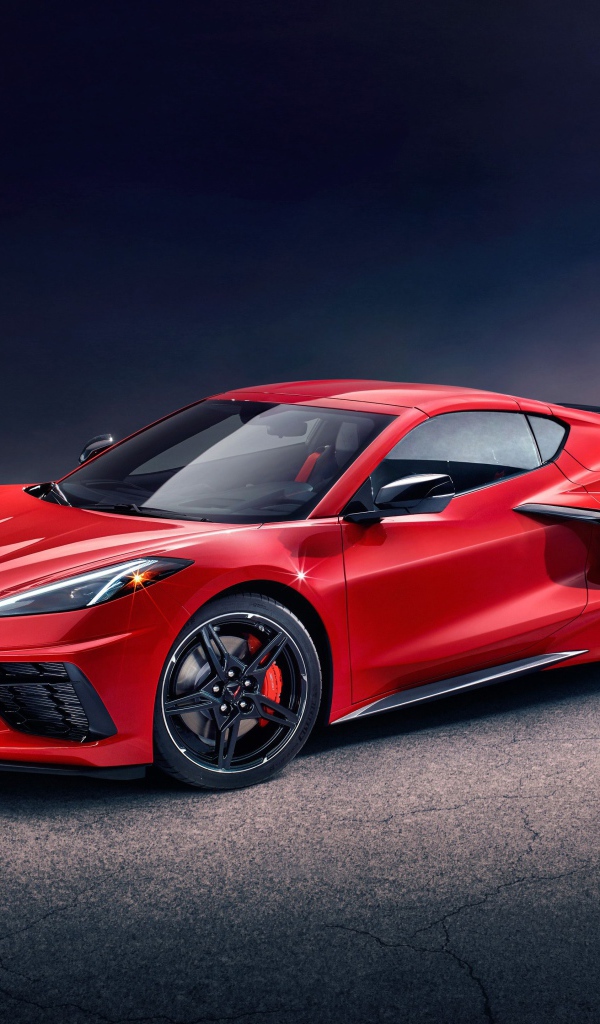 Красный автомобиль Chevrolet Corvette Stingray Z51 Preserial  на сером фоне