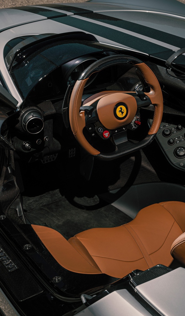 Салон автомобиля Ferrari Monza SP1 2020 года 