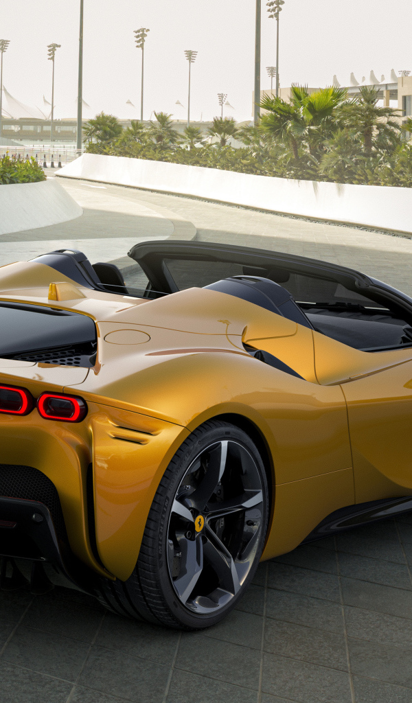 Автомобиль Ferrari SF90 Spider 2021 года цвет золотистый металлик