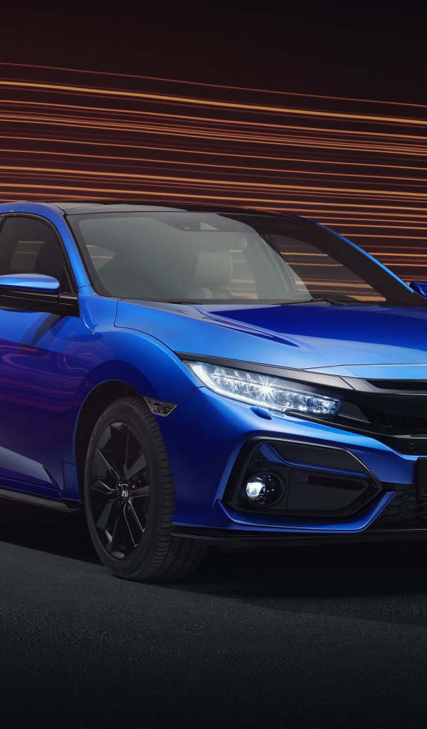 Синий автомобиль Honda Civic Hatchback Sport Line 2019 года