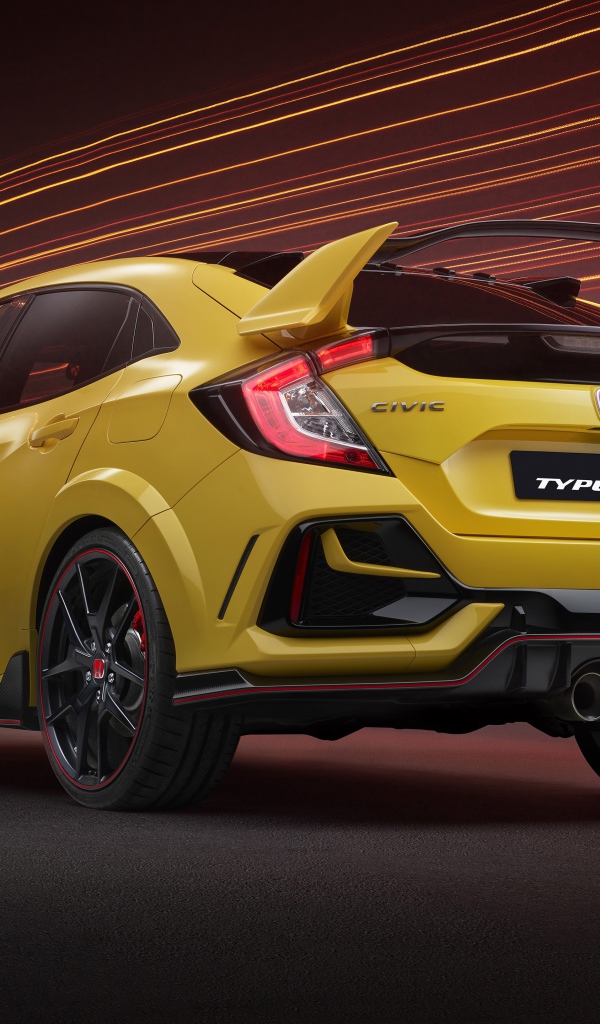 Желтый автомобиль Honda Civic Type R Limited Edition 2020 года вид сзади