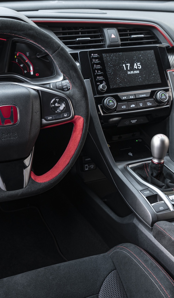 Черный кожаный салон автомобиля Honda Civic Type R Sport Line