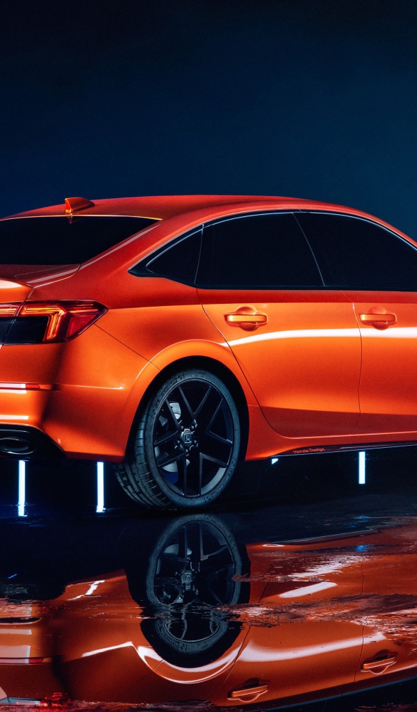 Оранжевый автомобиль  Honda Civic, 2022 года вид сзади