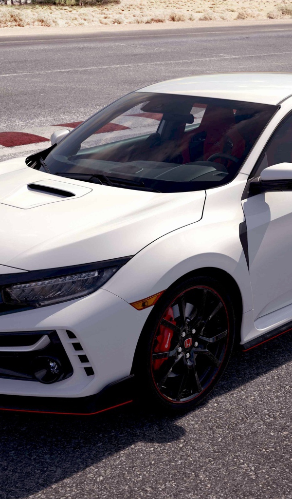 Белый автомобиль Honda Civic Type R, 2020 года на дороге