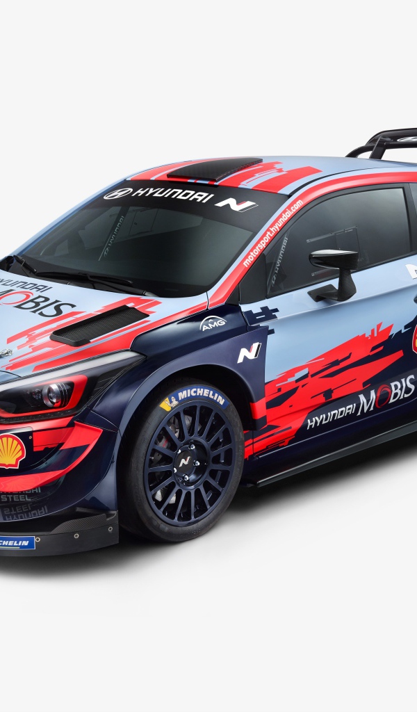 Спортивный Hyundai I20 Coupe WRC 2020 года на белом фоне