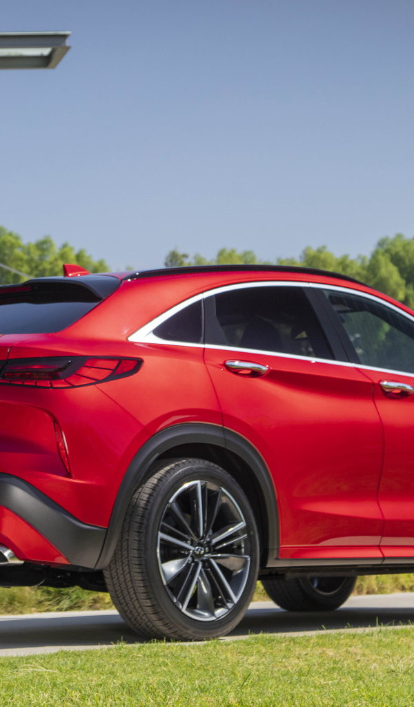 Красный автомобиль Infiniti QX55 AWD 2022 года вид сзади