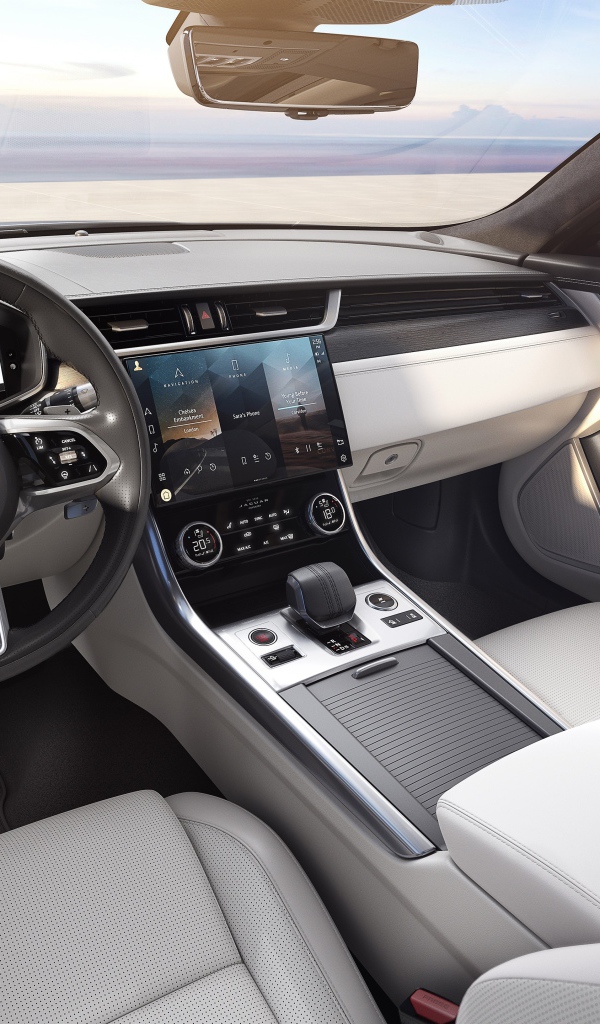 Салон автомобиля Jaguar XF P300 AWD R-Dynamic 2020 года 