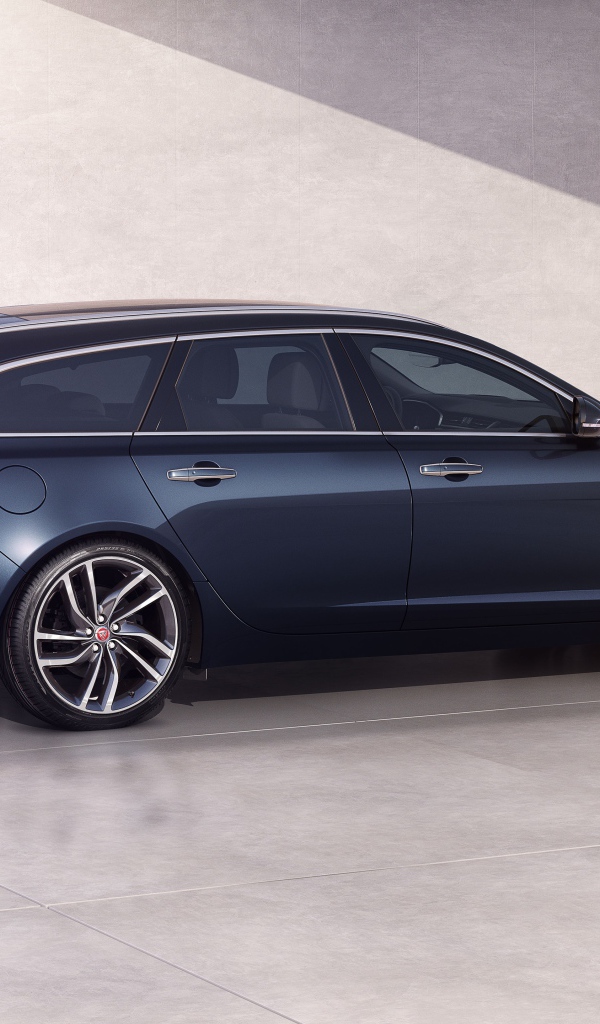 Автомобиль Jaguar XF Sportbrake 2020 года вид сбоку